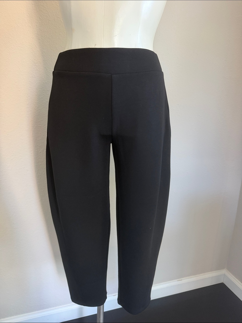 Spanx Women's Cropped Ponte Pants Sz Small Petite